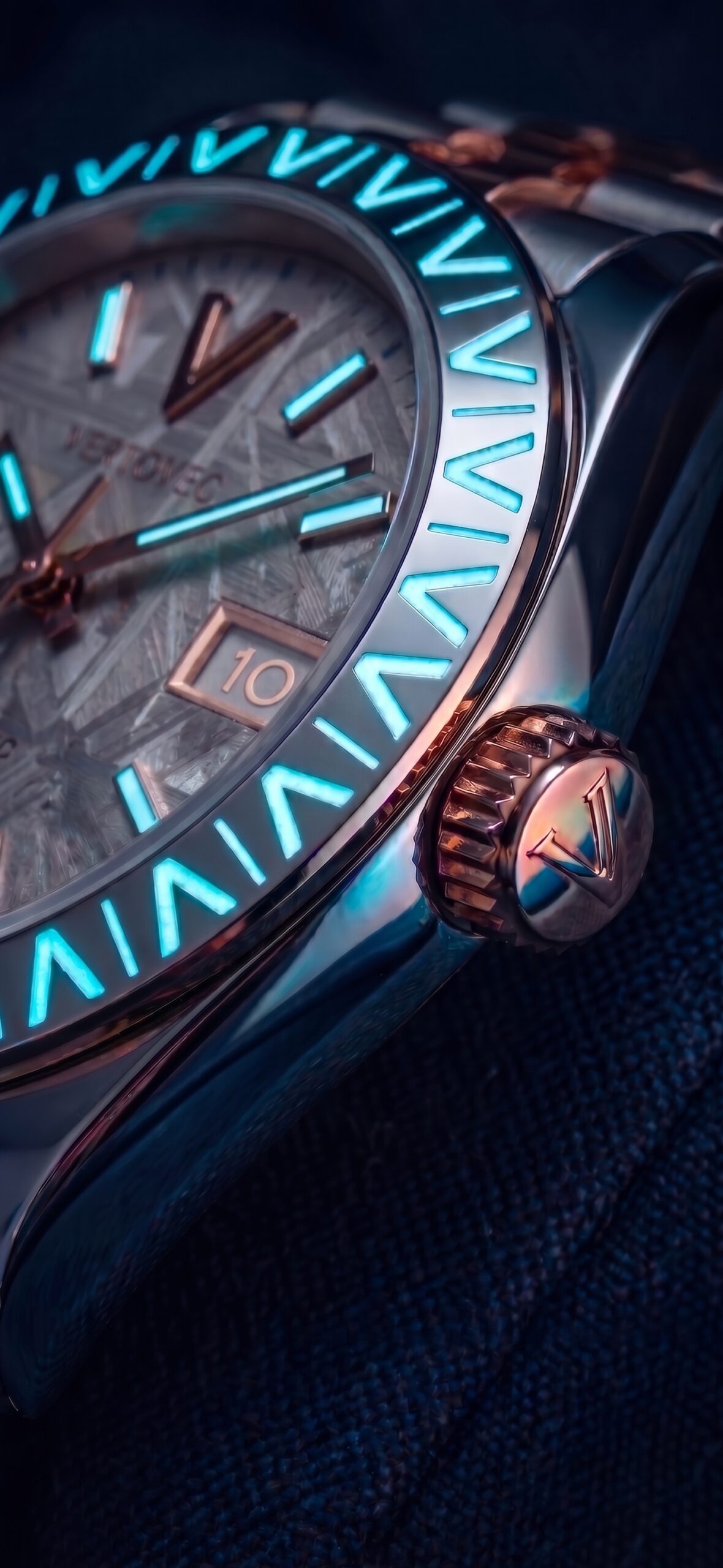 BGW9 LumiNova & Crown